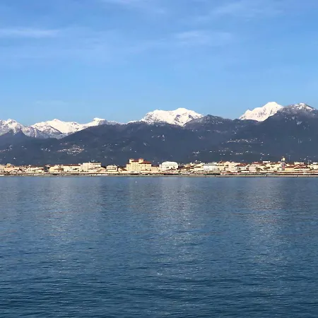 Riva Dei Fiori * ヴィアレッジョ